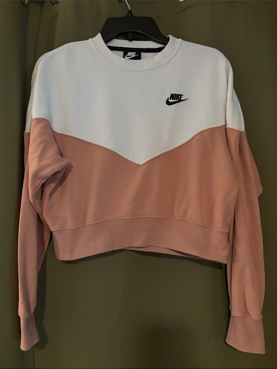 Nike Tops - Nike Women’s White and Blush Pink Colorblock Cropped Sweatshirt